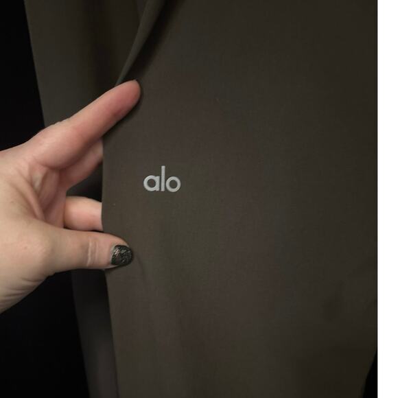 ALO Yoga Mid-Rise Showdown Trouser Women’s Size Medium Color Espresso - Picture 4 of 10